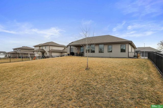 516 Sherwood Drive, Gretna, NE 68028