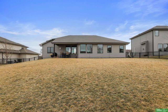516 Sherwood Drive, Gretna, NE 68028