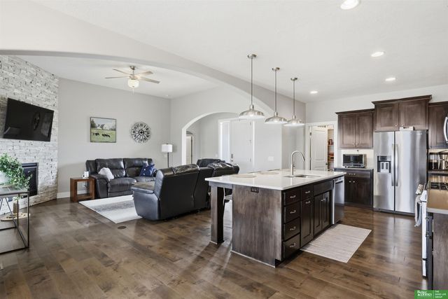 516 Sherwood Drive, Gretna, NE 68028