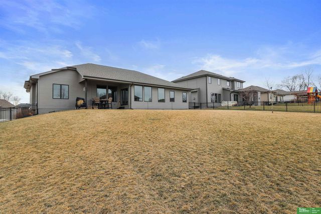 516 Sherwood Drive, Gretna, NE 68028