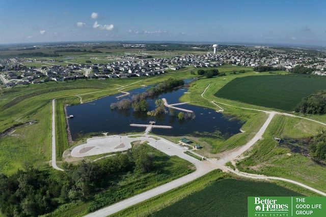 516 Sherwood Drive, Gretna, NE 68028