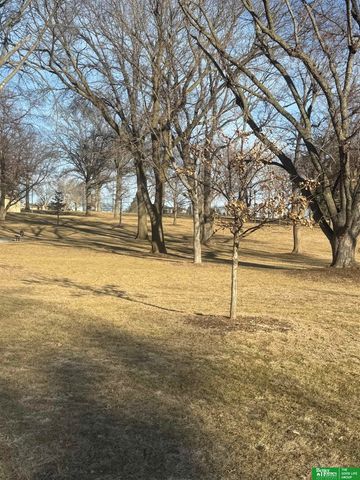 516 Sherwood Drive, Gretna, NE 68028