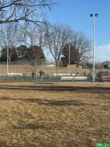 516 Sherwood Drive, Gretna, NE 68028