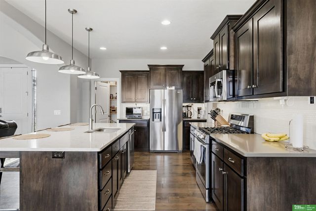 516 Sherwood Drive, Gretna, NE 68028