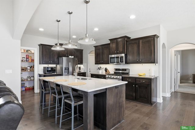 516 Sherwood Drive, Gretna, NE 68028