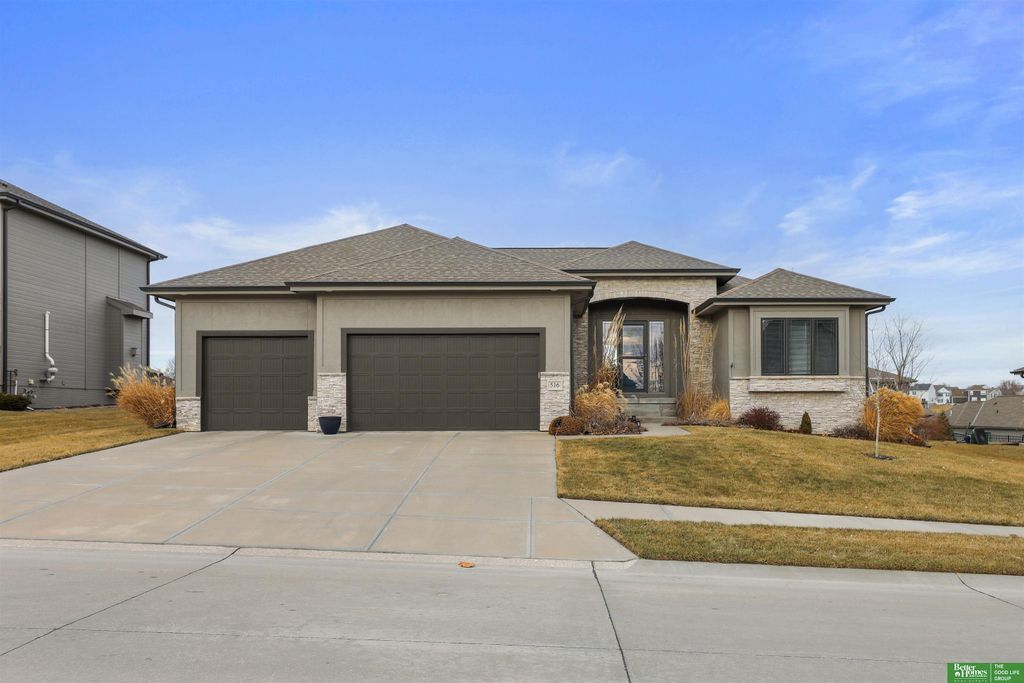 516 Sherwood Drive, Gretna, NE 68028