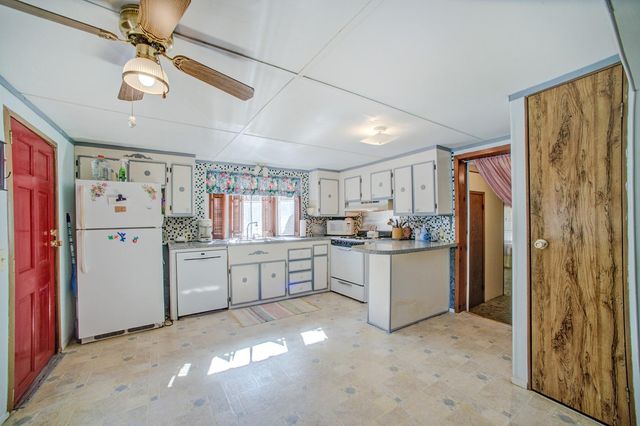 1112 Sir Henry Drive S, Ivanhoe, TX 75979