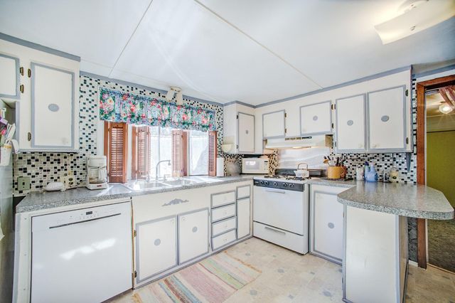 1112 Sir Henry Drive S, Ivanhoe, TX 75979