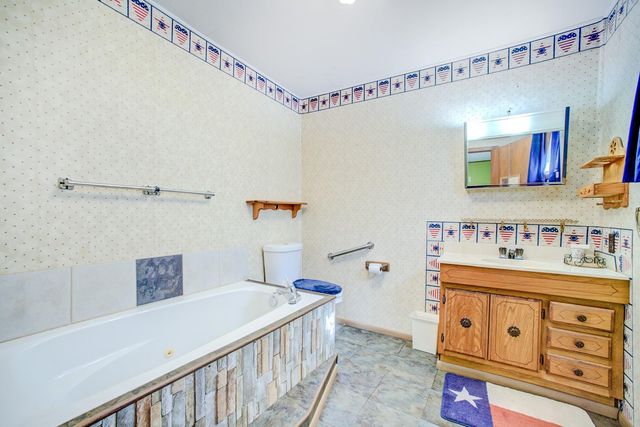 1112 Sir Henry Drive S, Ivanhoe, TX 75979