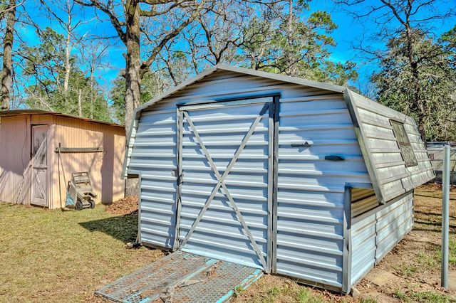 1112 Sir Henry Drive S, Ivanhoe, TX 75979