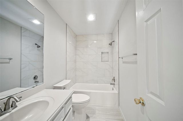 1711 S Medio River Circle, Sugar Land, TX 77478