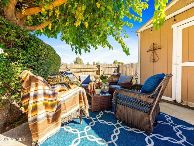 17827 S Tawny Lane, Peeples Valley, AZ 86332