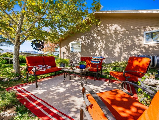 17827 S Tawny Lane, Peeples Valley, AZ 86332