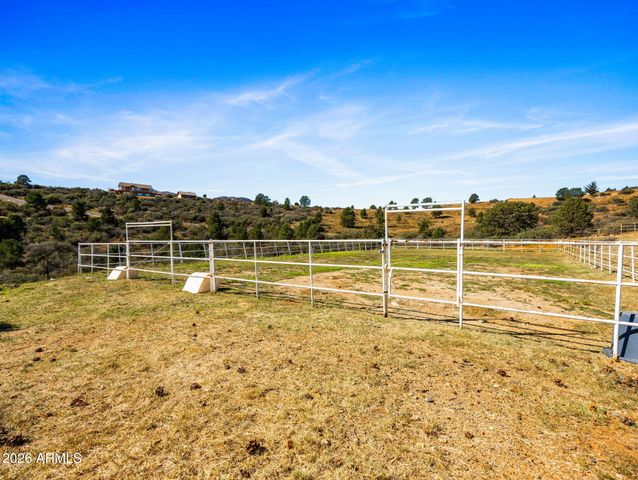 17827 S Tawny Lane, Peeples Valley, AZ 86332