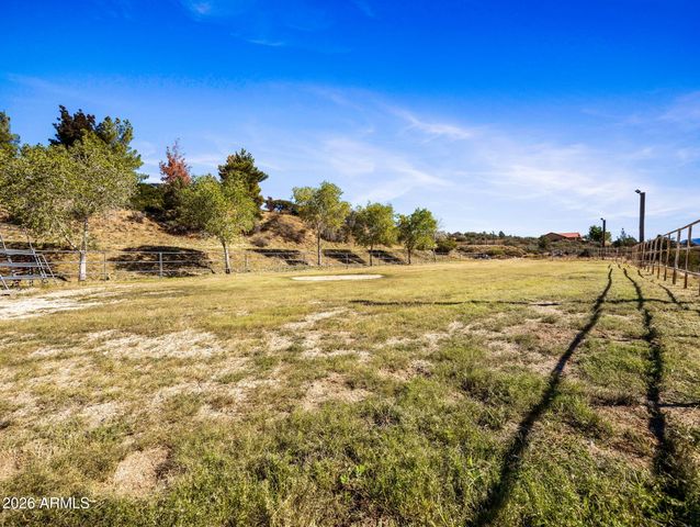 17827 S Tawny Lane, Peeples Valley, AZ 86332