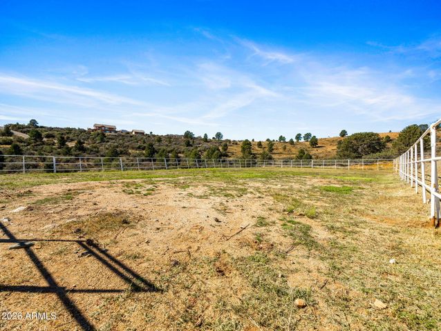 17827 S Tawny Lane, Peeples Valley, AZ 86332