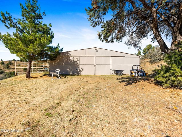 17827 S Tawny Lane, Peeples Valley, AZ 86332