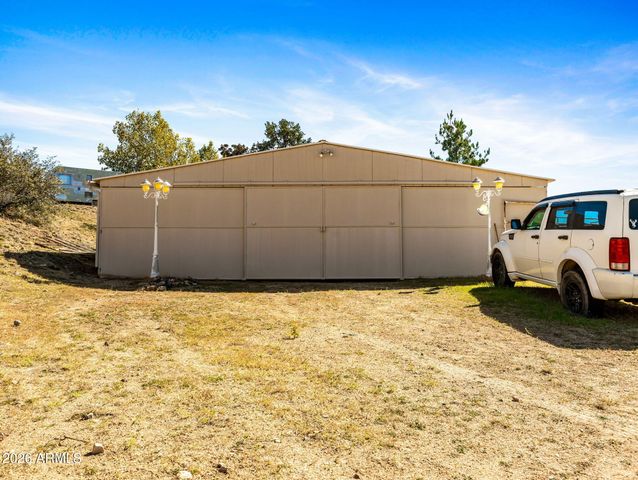 17827 S Tawny Lane, Peeples Valley, AZ 86332