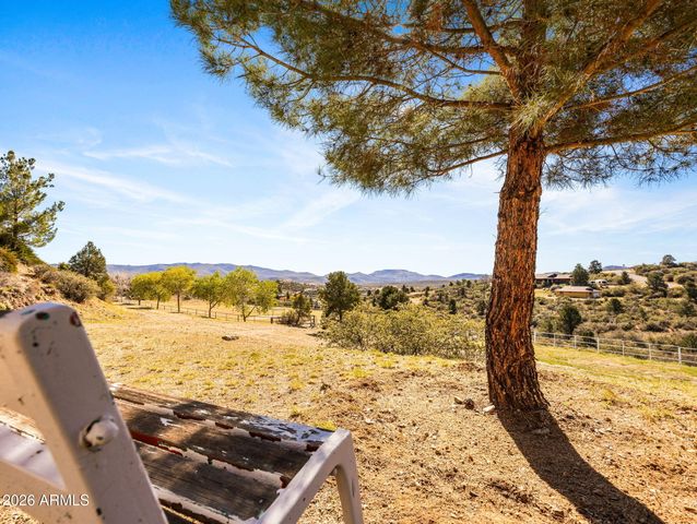 17827 S Tawny Lane, Peeples Valley, AZ 86332