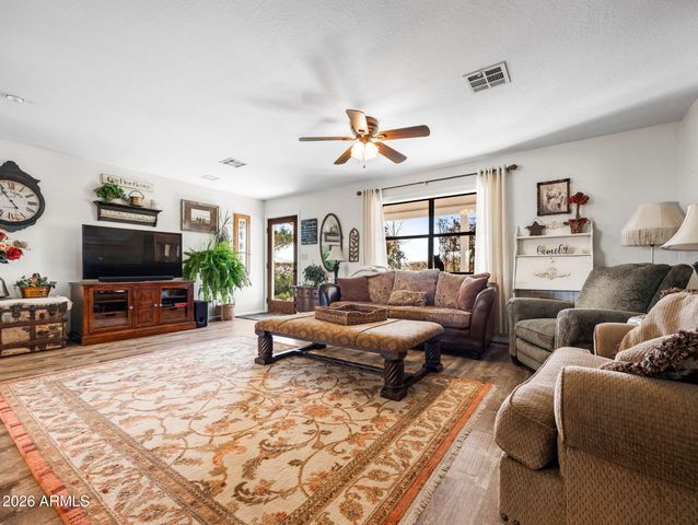 17827 S Tawny Lane, Peeples Valley, AZ 86332