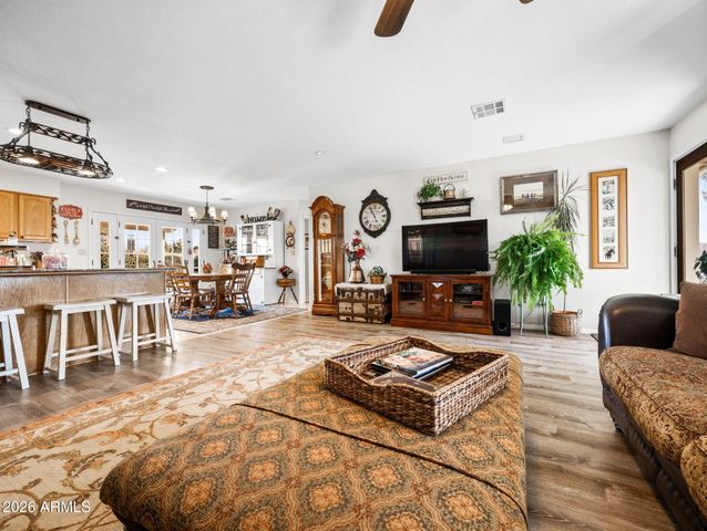 17827 S Tawny Lane, Peeples Valley, AZ 86332