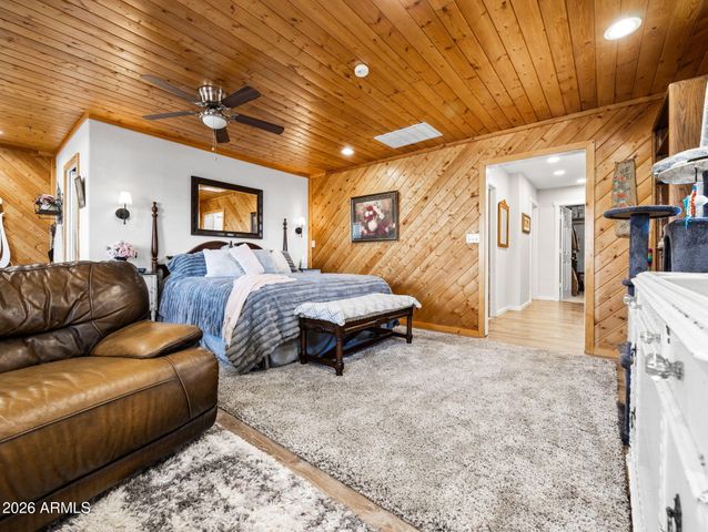 17827 S Tawny Lane, Peeples Valley, AZ 86332