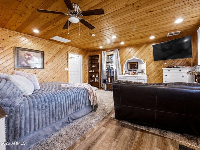 17827 S Tawny Lane, Peeples Valley, AZ 86332