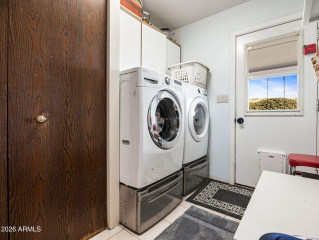 17827 S Tawny Lane, Peeples Valley, AZ 86332