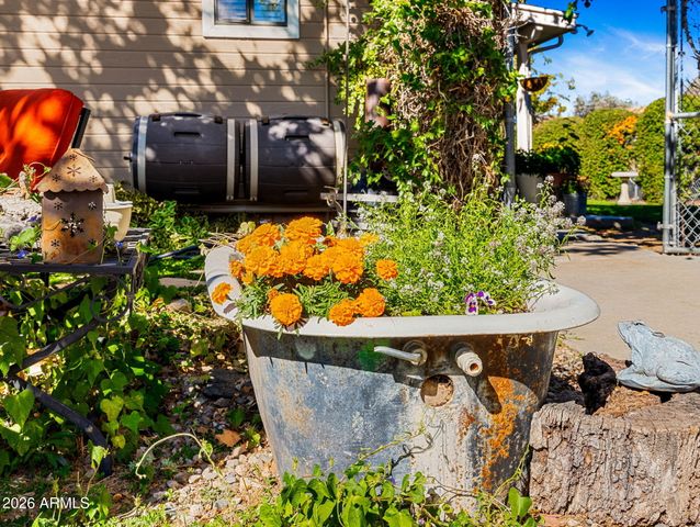 17827 S Tawny Lane, Peeples Valley, AZ 86332