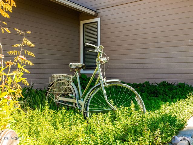 17827 S Tawny Lane, Peeples Valley, AZ 86332