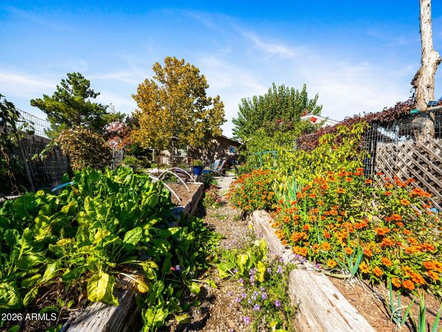 17827 S Tawny Lane, Peeples Valley, AZ 86332