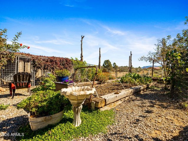 17827 S Tawny Lane, Peeples Valley, AZ 86332
