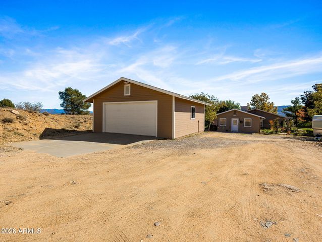17827 S Tawny Lane, Peeples Valley, AZ 86332