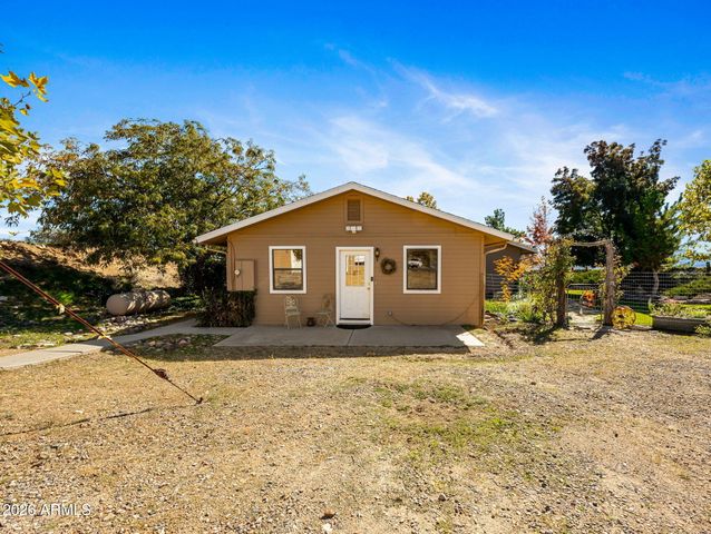 17827 S Tawny Lane, Peeples Valley, AZ 86332