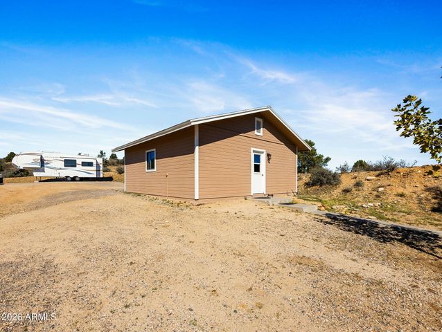 17827 S Tawny Lane, Peeples Valley, AZ 86332