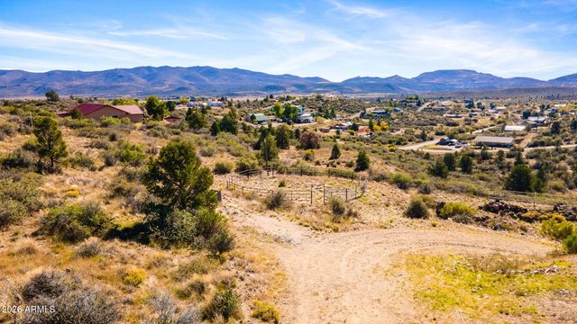 17827 S Tawny Lane, Peeples Valley, AZ 86332