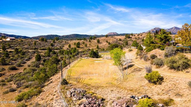 17827 S Tawny Lane, Peeples Valley, AZ 86332