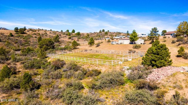 17827 S Tawny Lane, Peeples Valley, AZ 86332