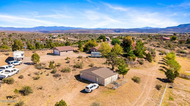 17827 S Tawny Lane, Peeples Valley, AZ 86332