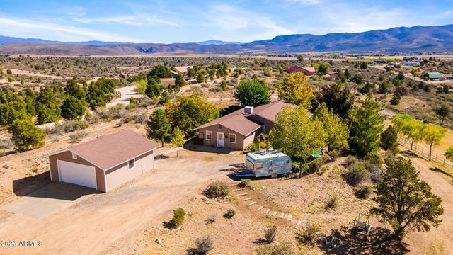 17827 S Tawny Lane, Peeples Valley, AZ 86332