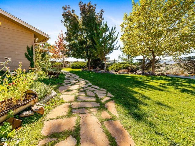 17827 S Tawny Lane, Peeples Valley, AZ 86332