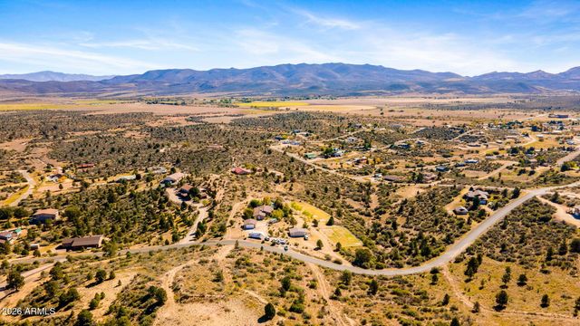 17827 S Tawny Lane, Peeples Valley, AZ 86332