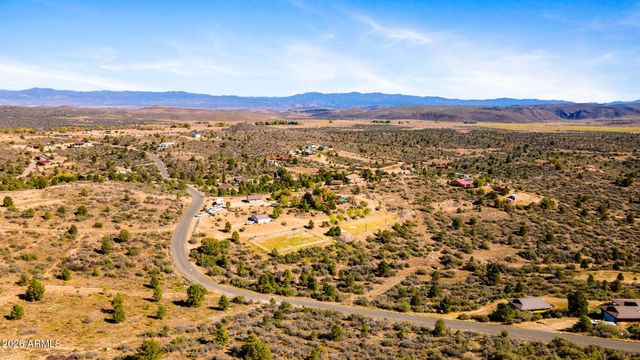 17827 S Tawny Lane, Peeples Valley, AZ 86332