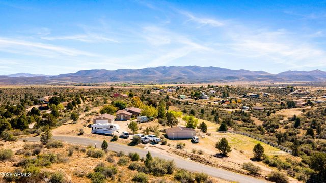 17827 S Tawny Lane, Peeples Valley, AZ 86332