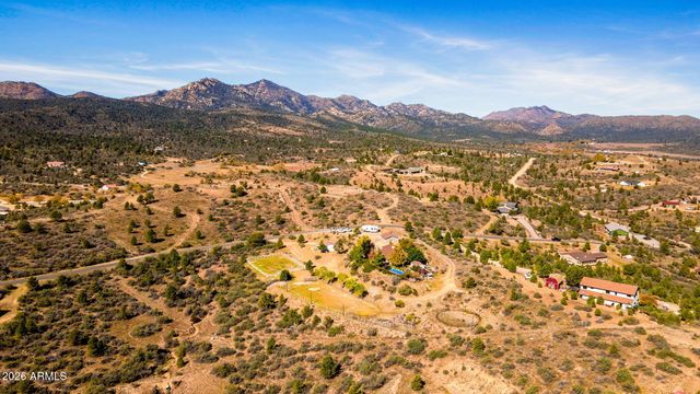 17827 S Tawny Lane, Peeples Valley, AZ 86332