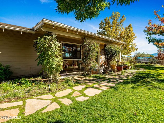 17827 S Tawny Lane, Peeples Valley, AZ 86332