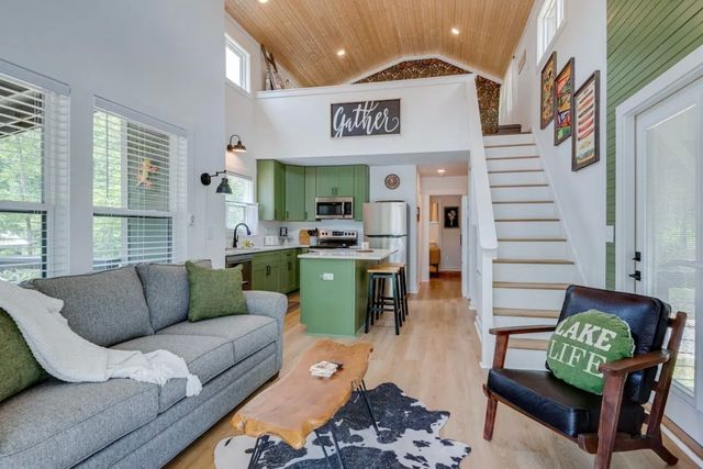 64 Hemlock Cv, Tracy City, TN 37387