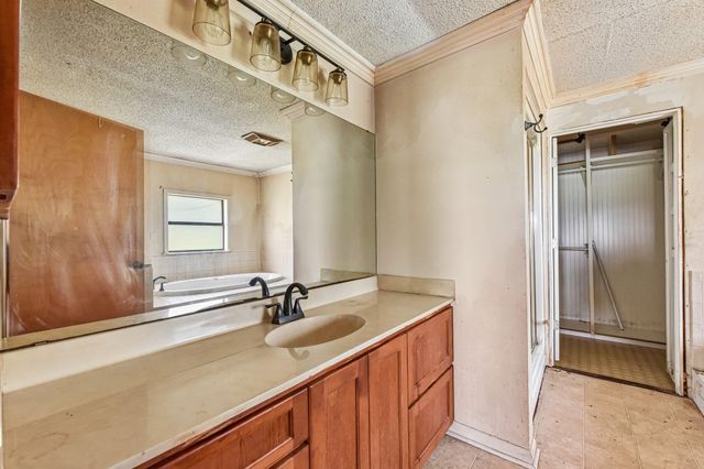 1111 Silent Valley RD, Lockhart, TX 78644