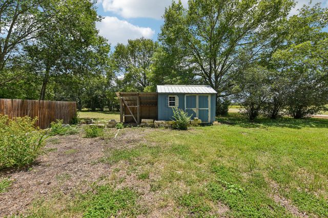 1111 Silent Valley RD, Lockhart, TX 78644
