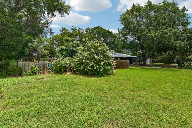 1111 Silent Valley RD, Lockhart, TX 78644